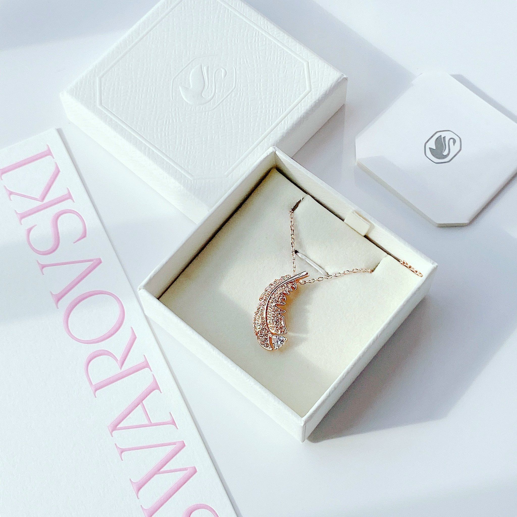 Nice pendant Feather, White, Rose gold-tone plated