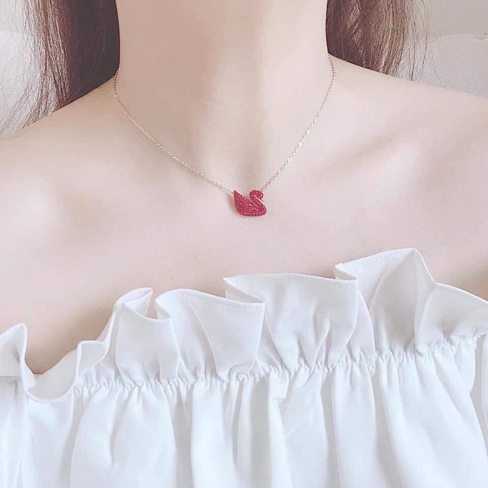 Dây chuyền Swarovski thiên nga đỏ - Swarovski Iconic Swan pendant Swan, Red, Gold-tone plated