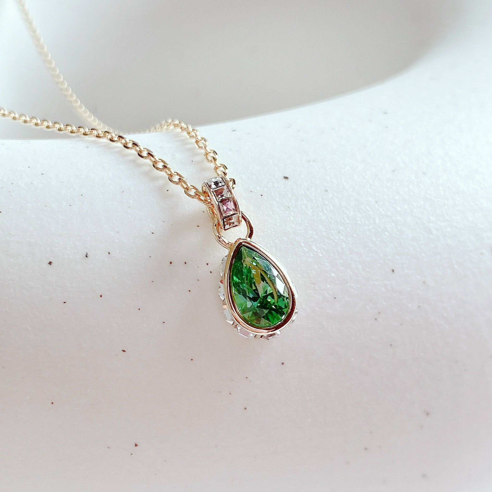 Stilla pendant Pear cut, Green, Gold-tone plated