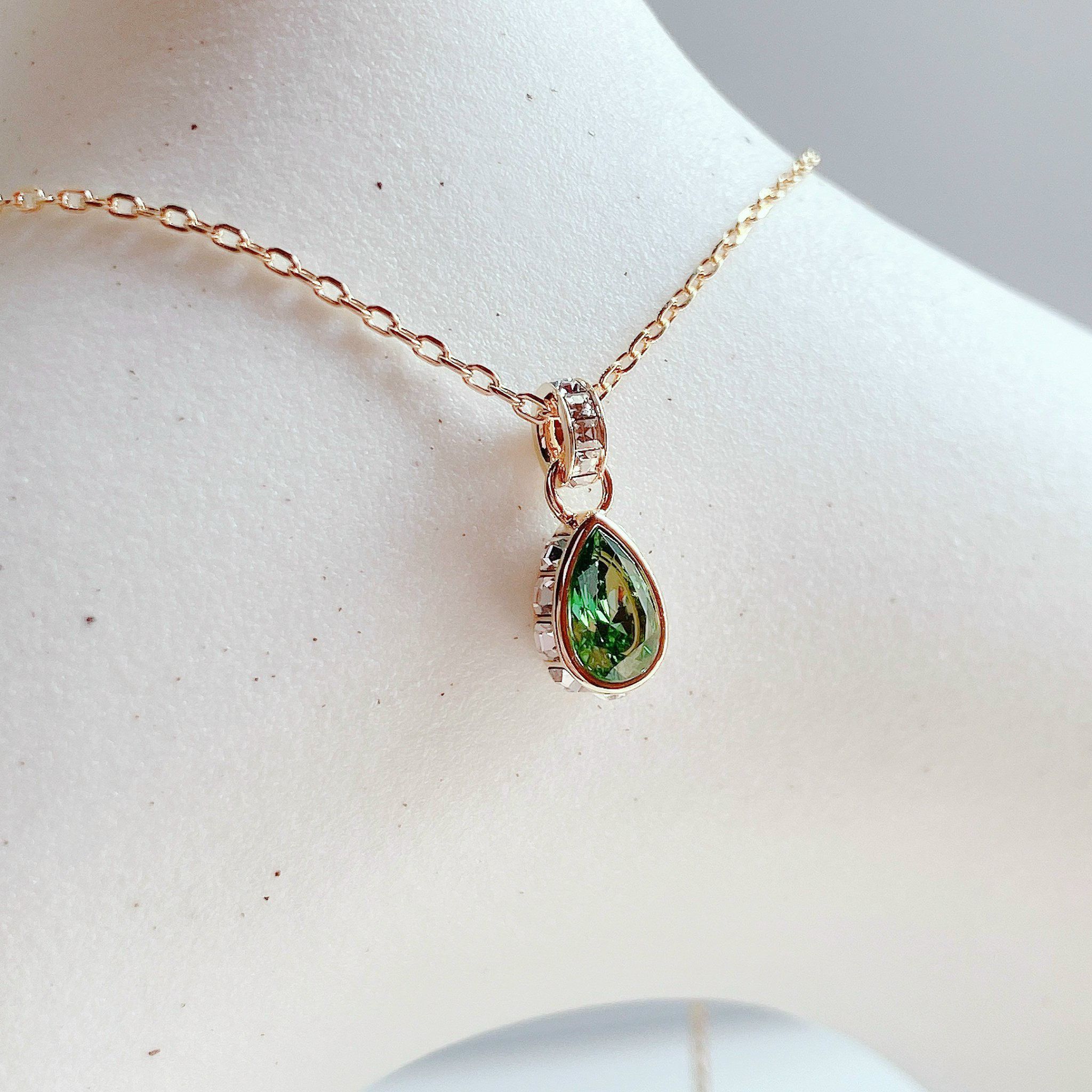 Stilla pendant Pear cut, Green, Gold-tone plated