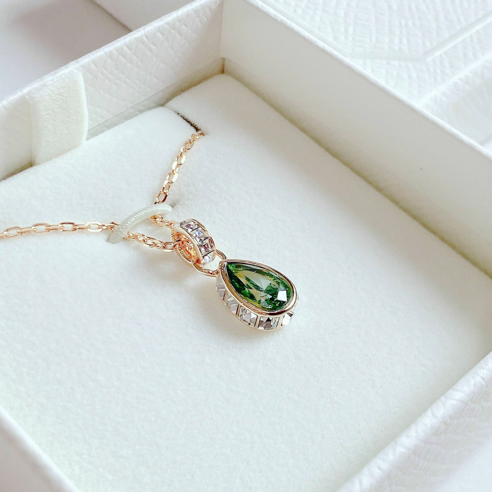 Stilla pendant Pear cut, Green, Gold-tone plated