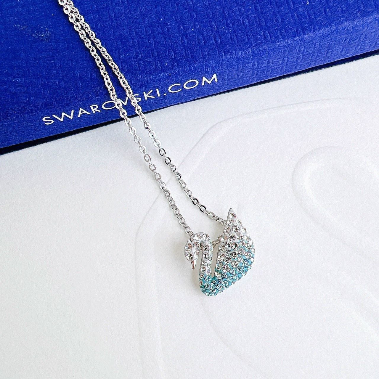 Dây chuyền thiên nga ombre xanh Swarovski size bé - Swarovski Iconic Swan pendant, Small, Blue, Rhodium plated