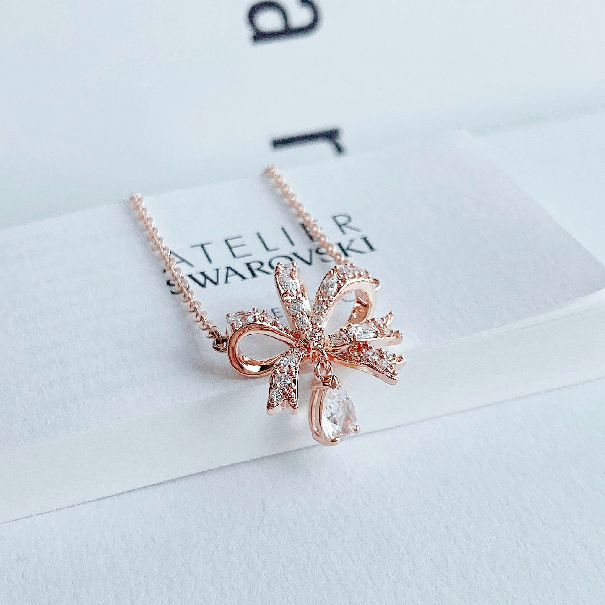 Dây chuyền Swarovski Volta nơ trắng, vàng hồng - Swarovski Volta necklace Bow, Small, White, Rose gold-tone