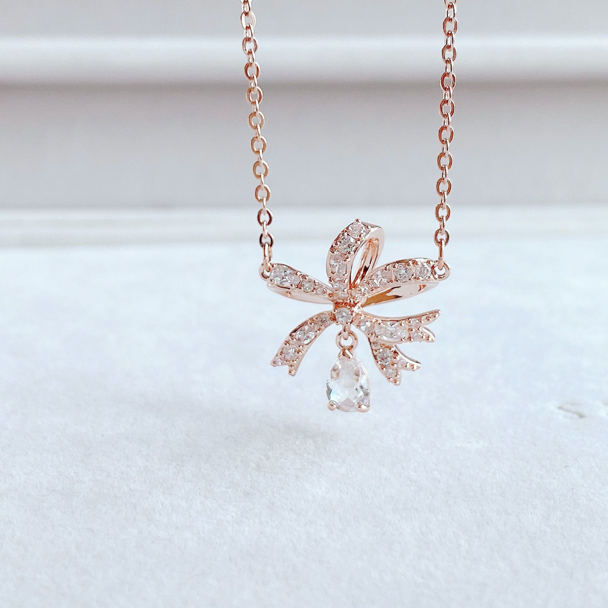 Dây chuyền Swarovski Volta nơ trắng, vàng hồng - Swarovski Volta necklace Bow, Small, White, Rose gold-tone