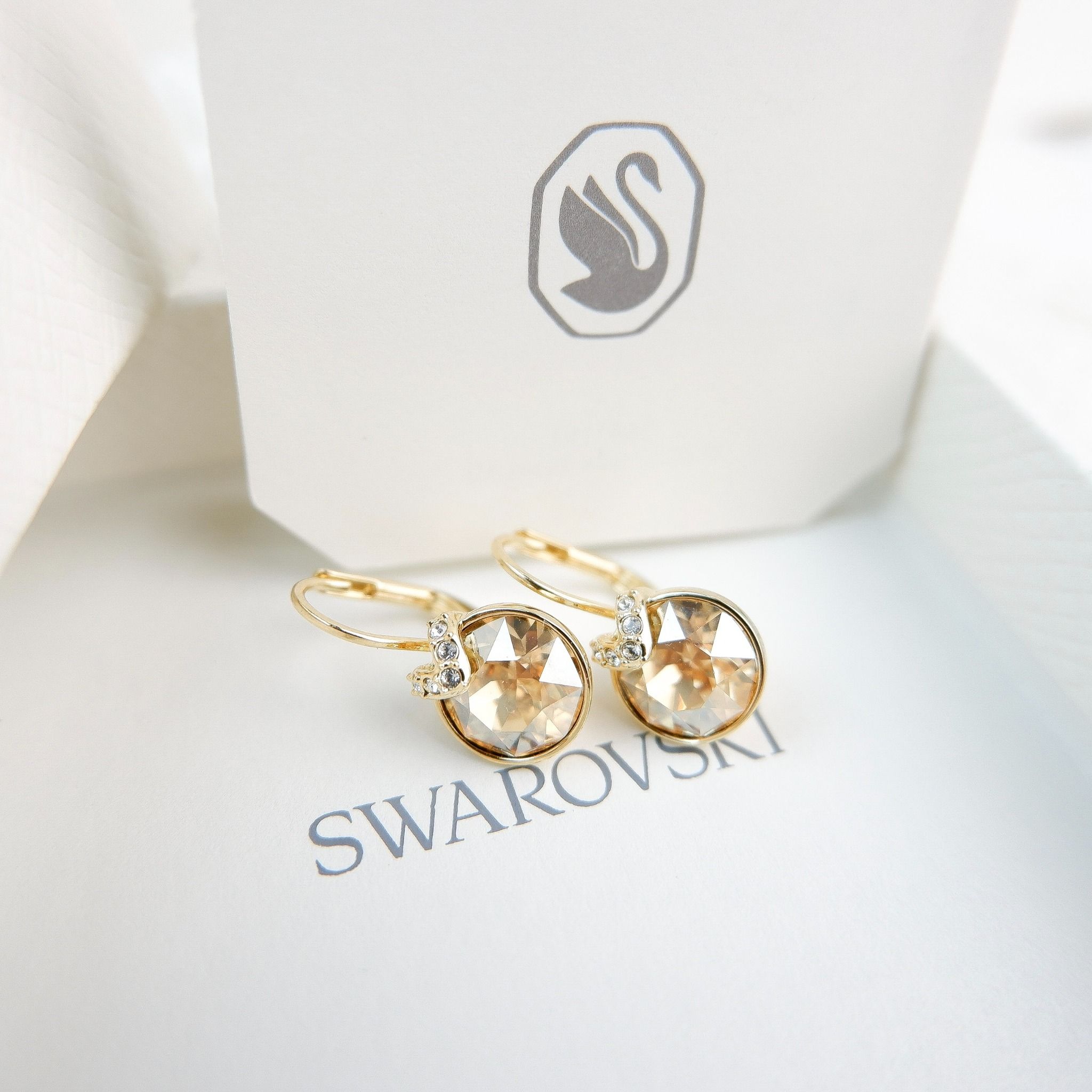 Khuyên Swarovski Bella V màu vàng (mẫu mới) - Swarovski Bella V drop earrings Round cut, Gold tone, Gold-tone plated