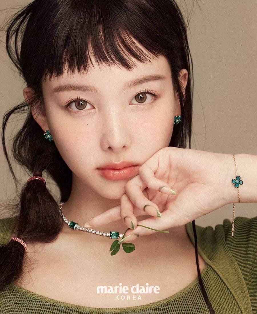 Khuyên tai cỏ bốn lá màu xanh ngọc lục bảo - Swarovski Idyllia stud earrings Clover, Green, Gold-tone plated
