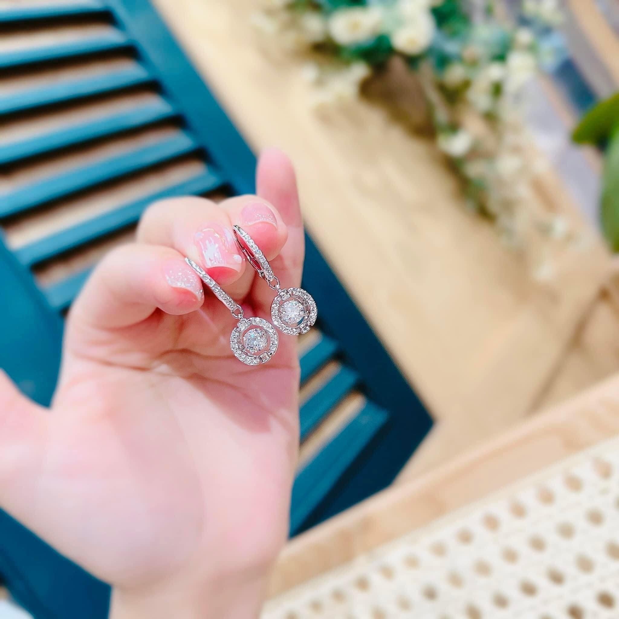 Khuyên tai đá nhảy Swarovski màu trắng - Swarovski Sparkling Dance drop earrings Round cut, White, Rhodium plated