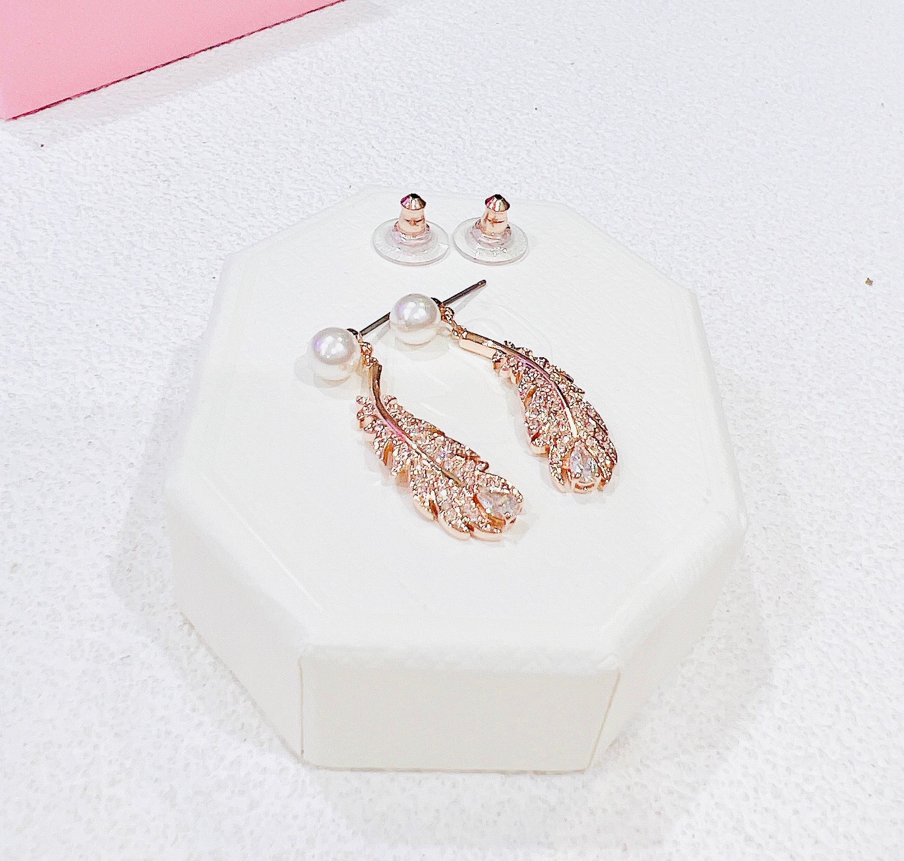 Khuyên tai Swarovski lông vũ mix trai vàng hồng - Swarovski Nice drop earrings Mixed cuts, Feather, White, Rose gold-tone plated