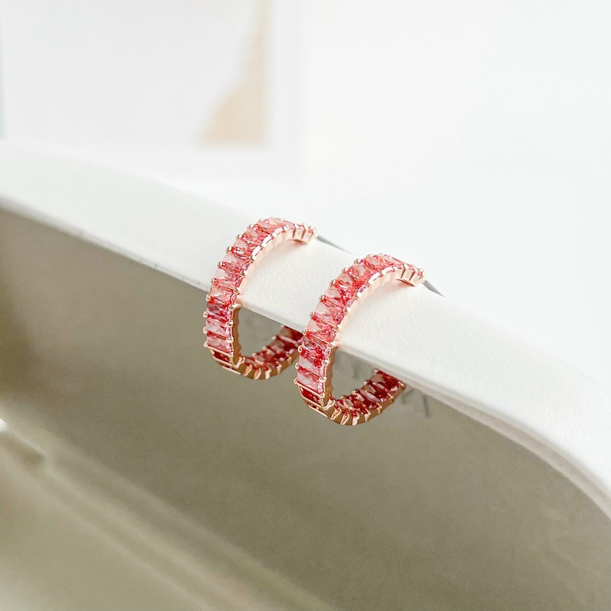 Khuyên tai Swarovski Matrix hồng - Swarovski Matrix hoop earrings Baguette cut, Pink, Rose gold-tone plated