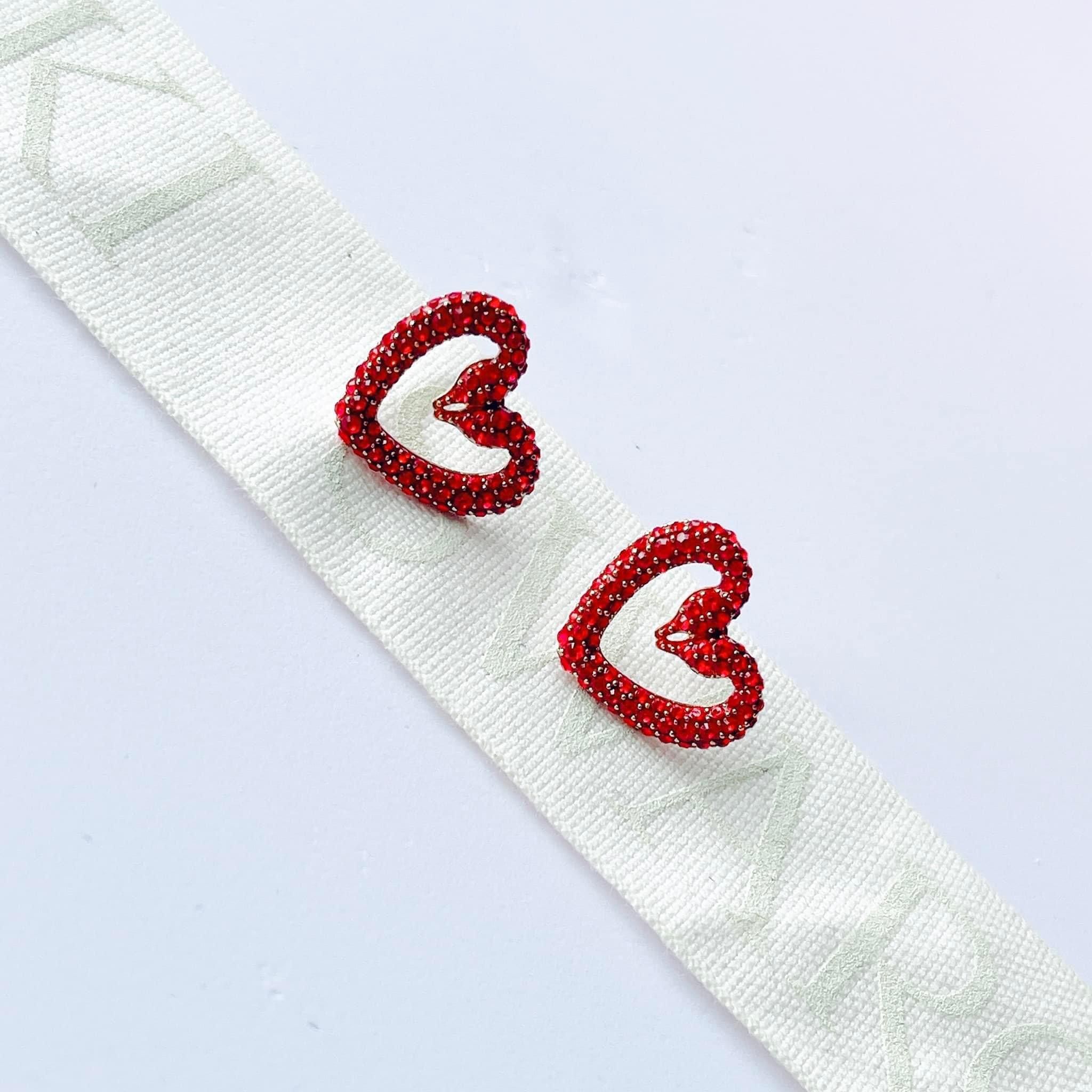 Khuyên tai Swarovski Una thiên nga đỏ - Swarovski Una stud earrings Heart, Small, Red, Gold-tone plated
