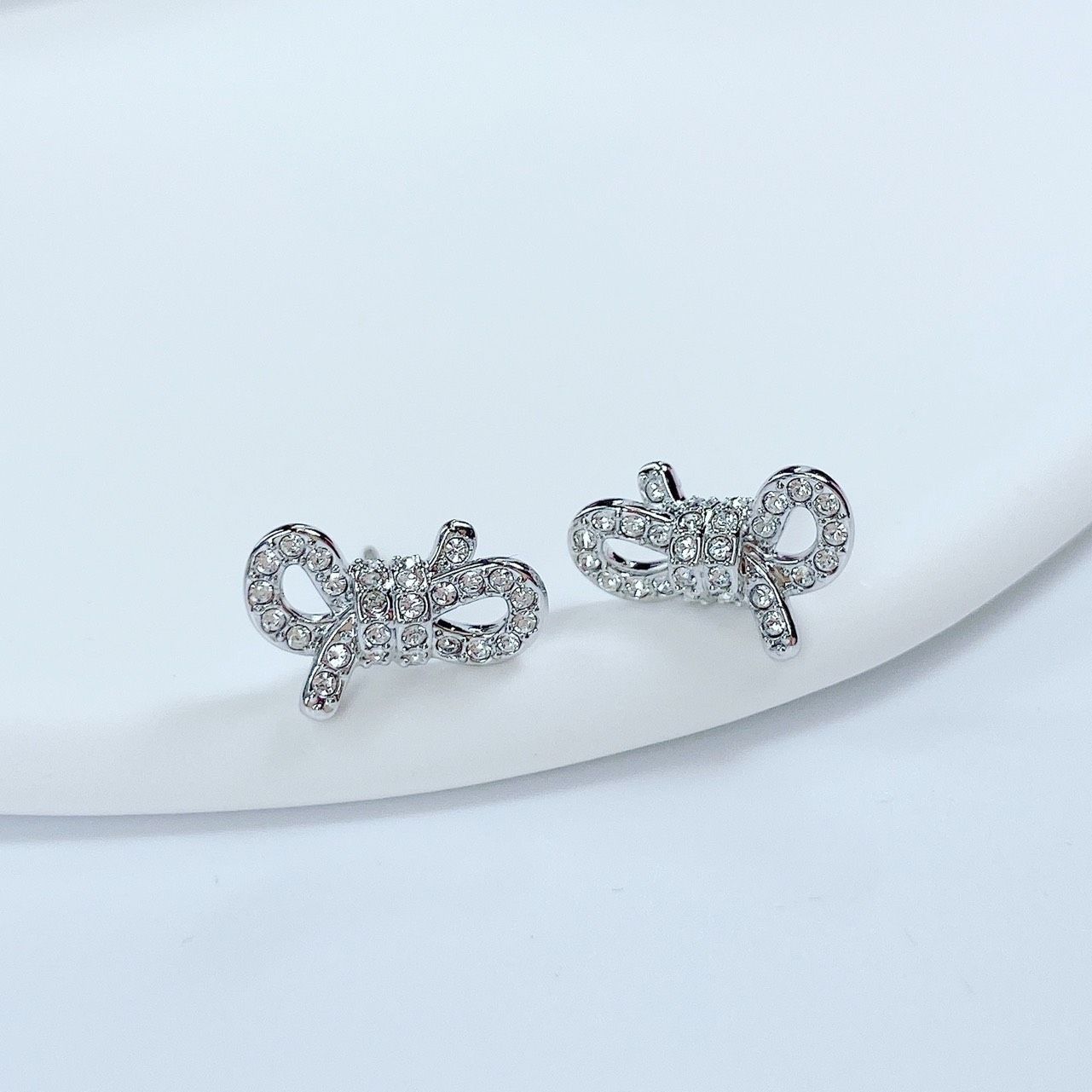 Khuyên tai nơ trắng Swarovski - Swarovski Lifelong Bow stud earrings Bow, White, Rhodium plated