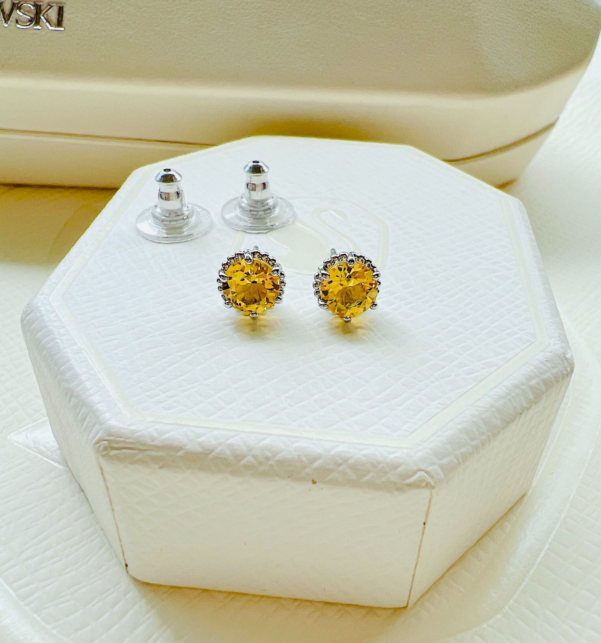 Birthstone stud earrings Round cut, November, Yellow, Rhodium plated