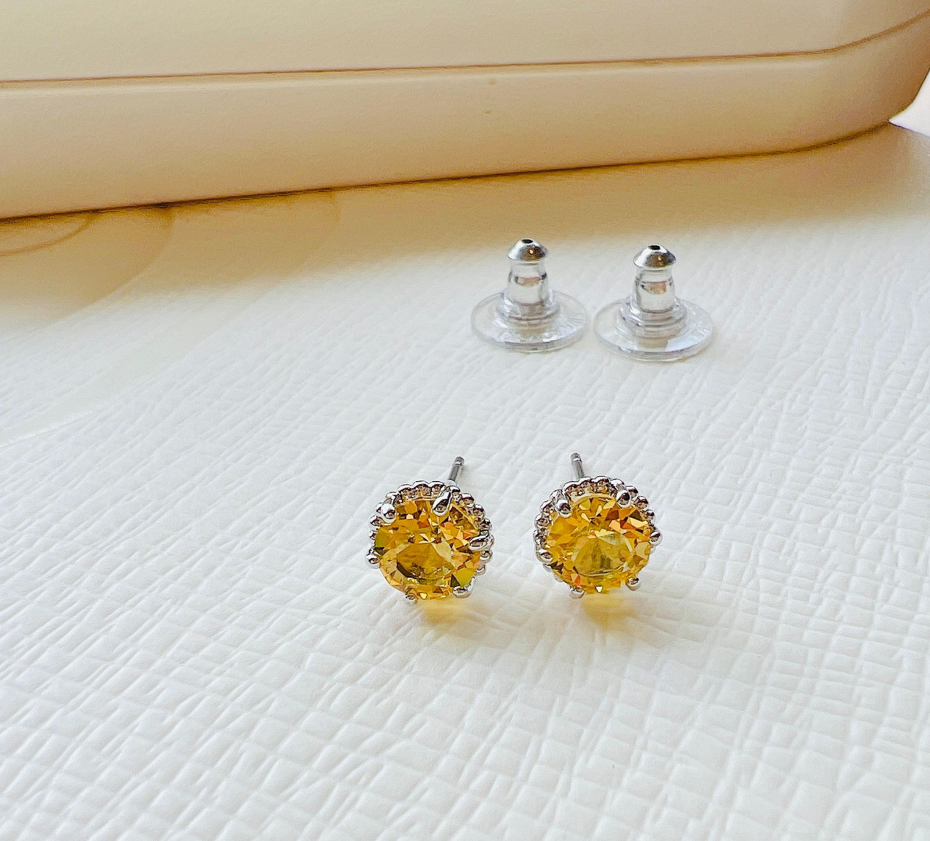 Birthstone stud earrings Round cut, November, Yellow, Rhodium plated