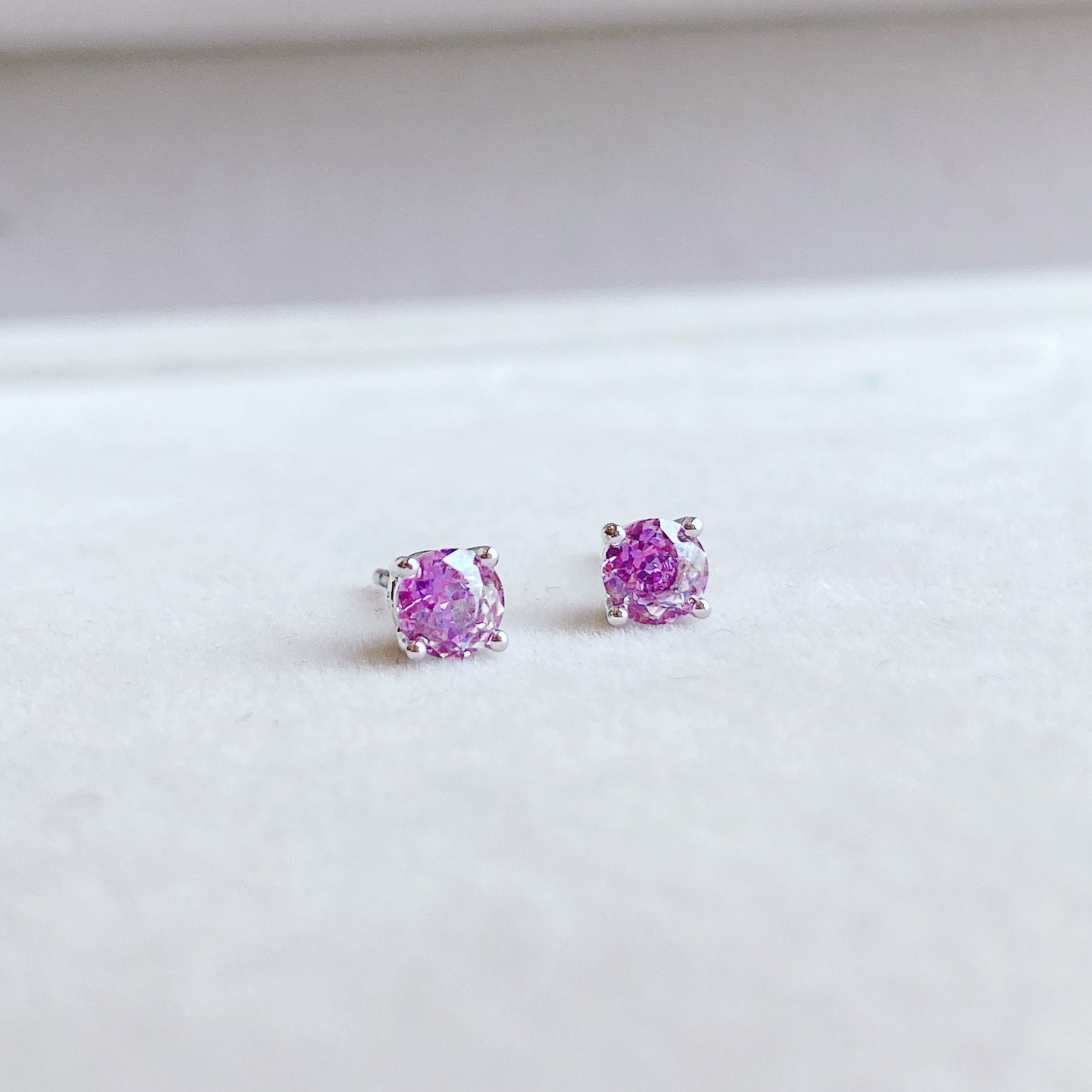 Khuyên tai Swarovski Stilla nụ tím - Swarovski Stilla stud earrings Round cut, Purple, Rhodium plated