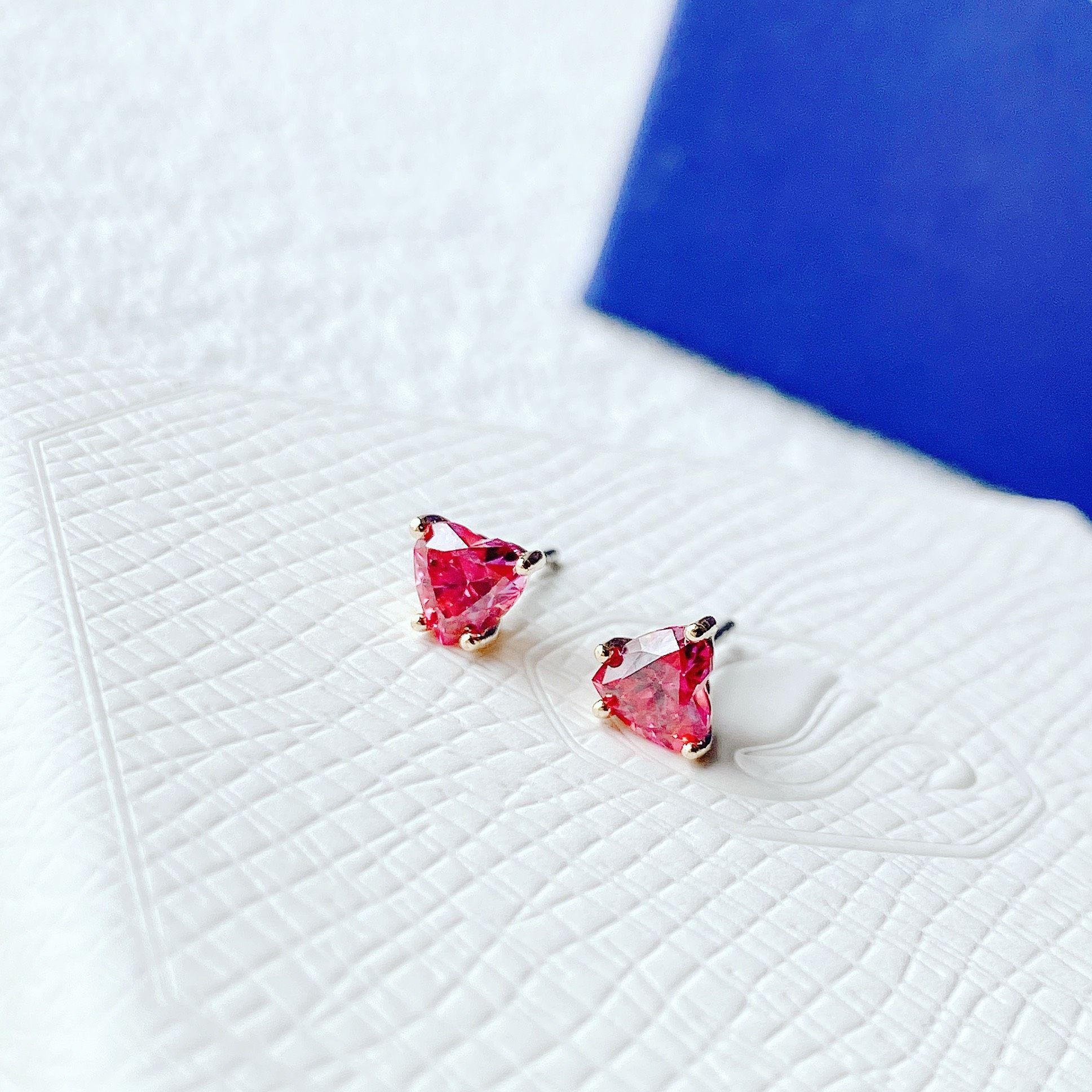 Khuyên Swarovski Stilla tim đỏ - Swarovski Stilla stud earrings Heart, Red, Gold-tone plated