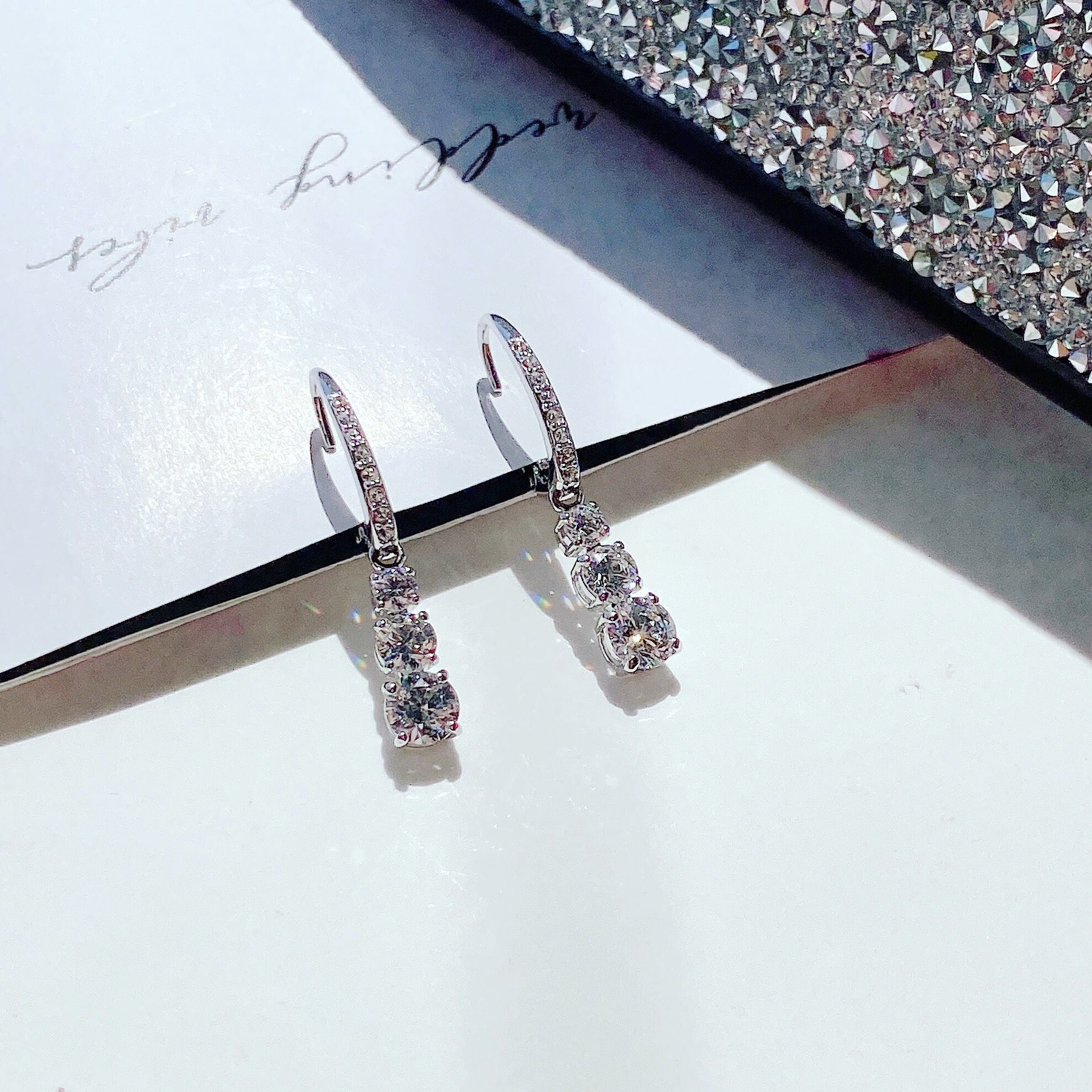 Khuyên tai Attract Triology Swarovski màu trắng - Swarovski Attract Trilogy hoop earrings Round cut, White, Rhodium plated