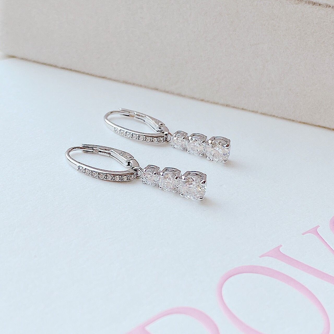 Khuyên tai Attract Triology Swarovski màu trắng - Swarovski Attract Trilogy hoop earrings Round cut, White, Rhodium plated