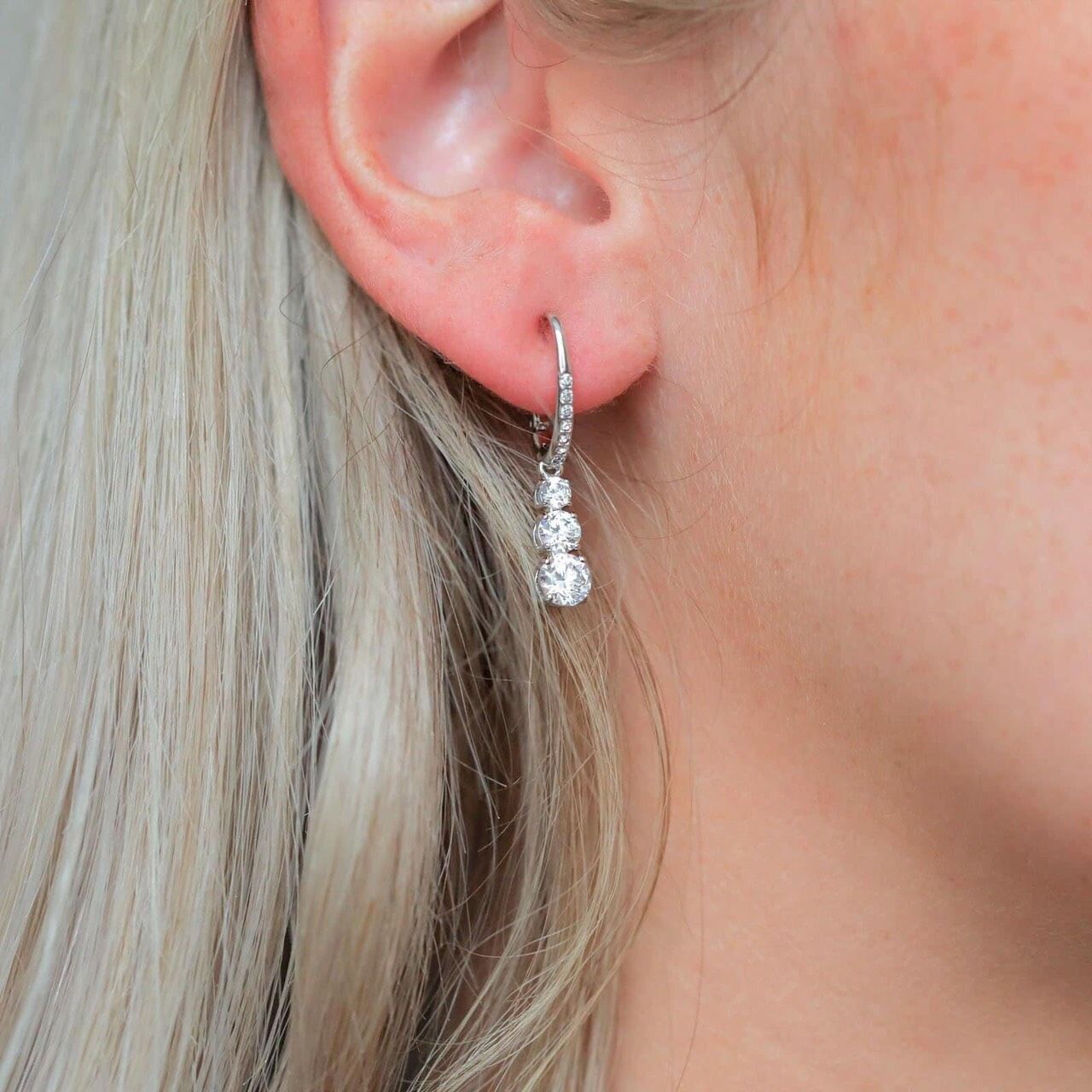 Khuyên tai Attract Triology Swarovski màu trắng - Swarovski Attract Trilogy hoop earrings Round cut, White, Rhodium plated