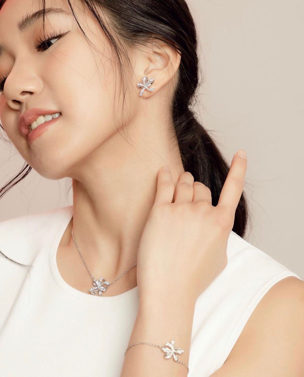 Khuyên tai Swarovski Volta trắng - Swarovski Volta stud earrings Bow, Small, White, Rhodium plated