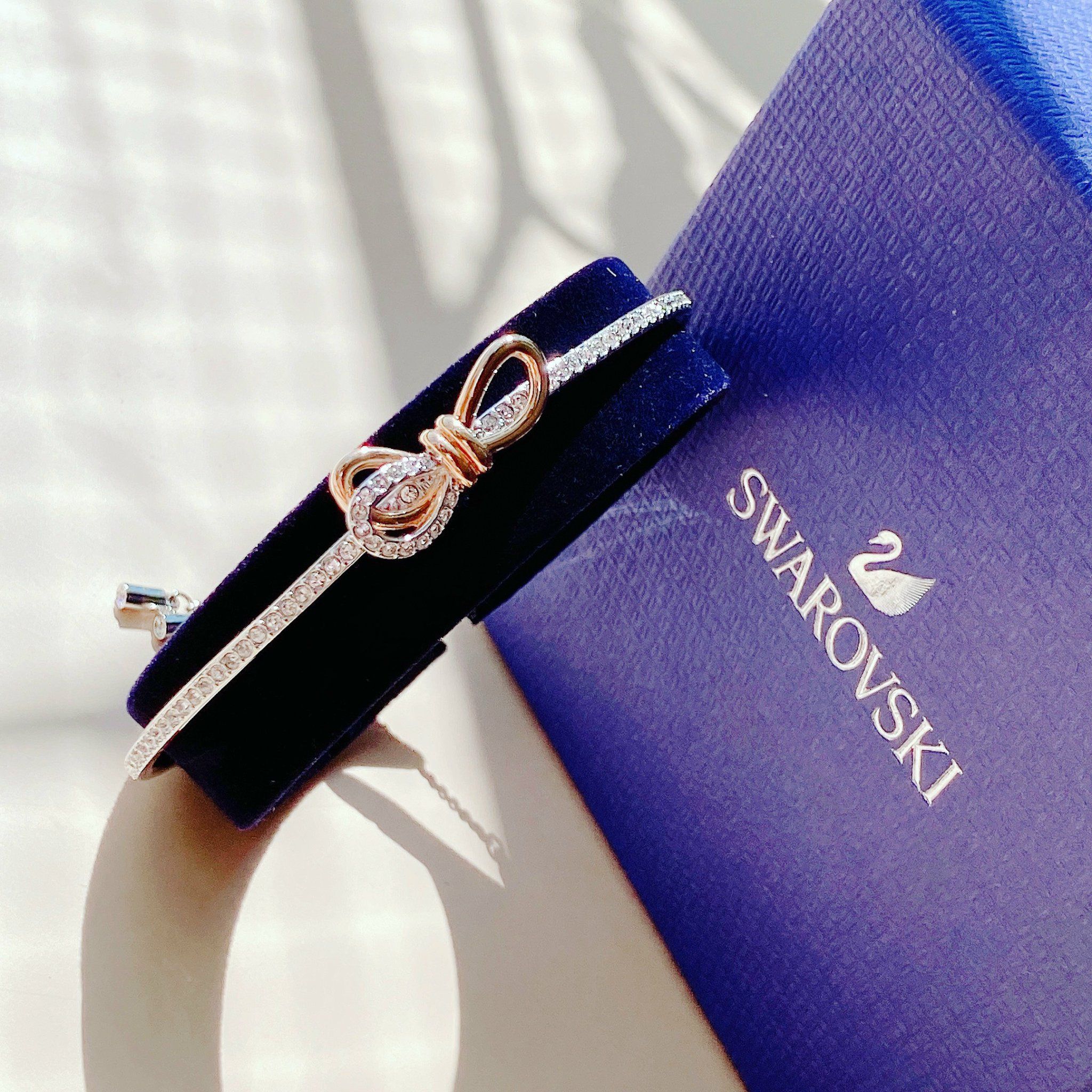 Lắc nơ Lifelong Swarovski màu trắng mix vàng hồng - Swarovski Lifelong Bow bangle Bow, White, Mixed metal finish