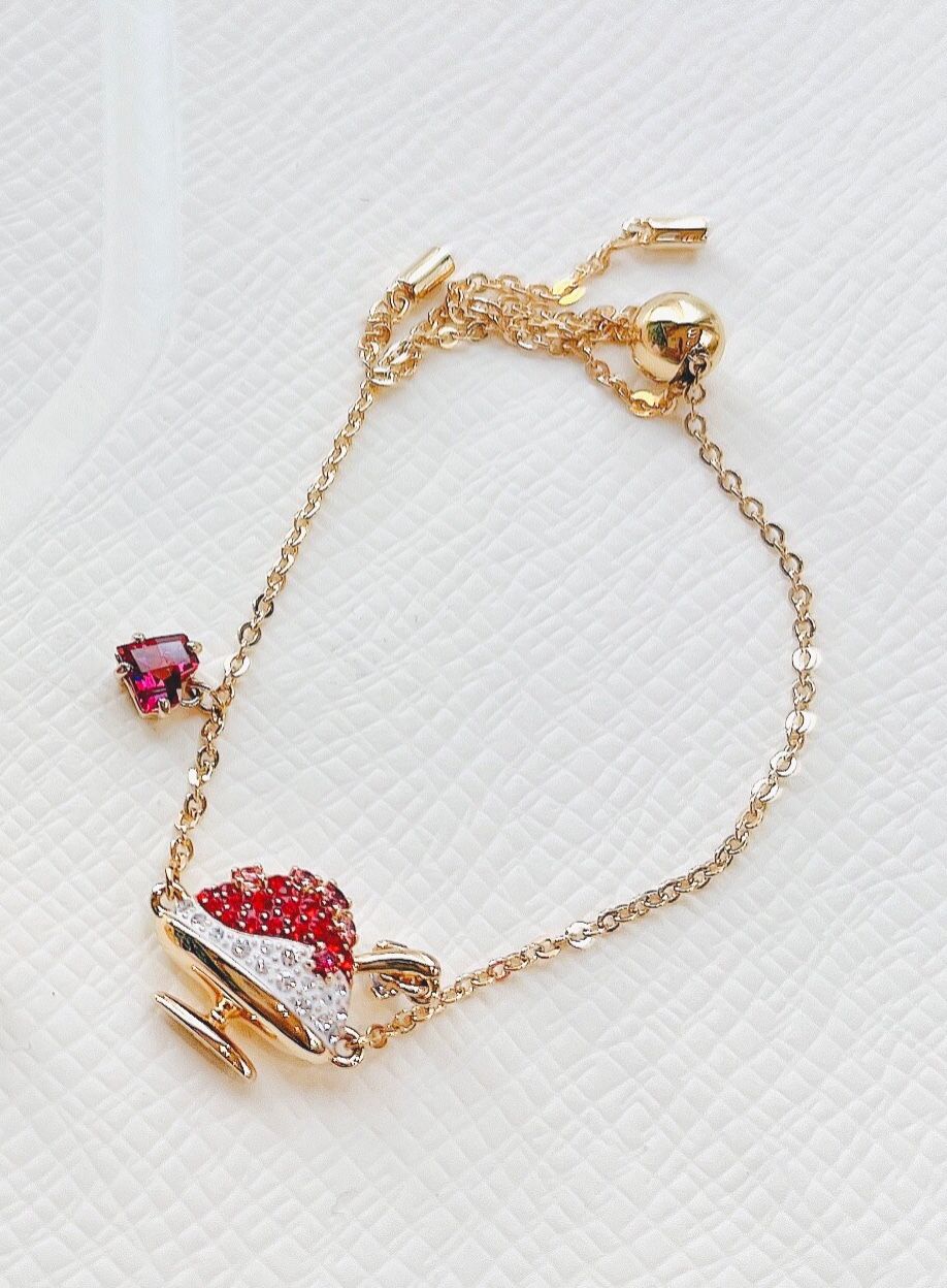 Cariti bracelet Red bean ice, Red, Gold-tone plated