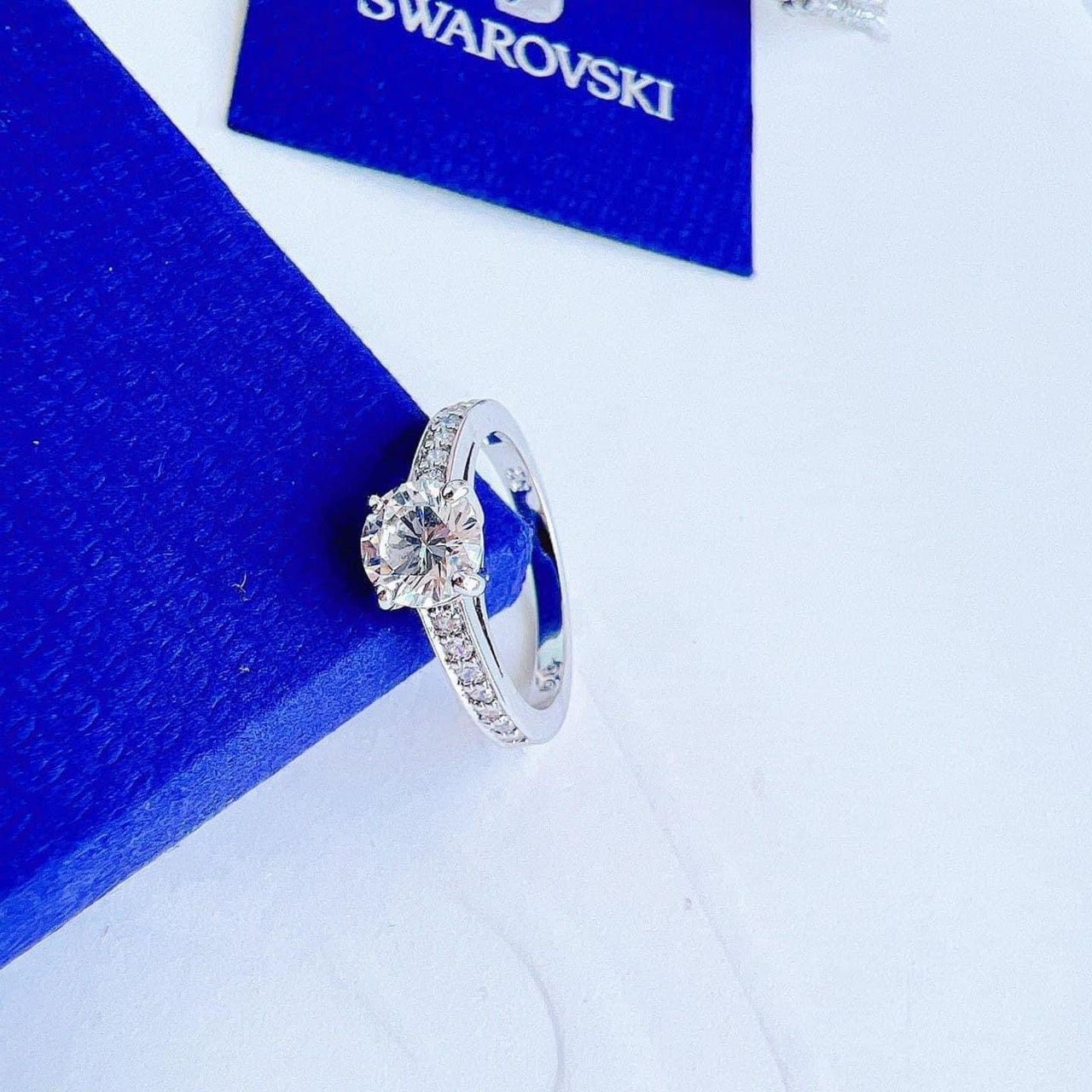 Nhẫn Swarovski Attract màu trắng - Swarovski Attract ring Round cut, Pavé, White, Rhodium plated