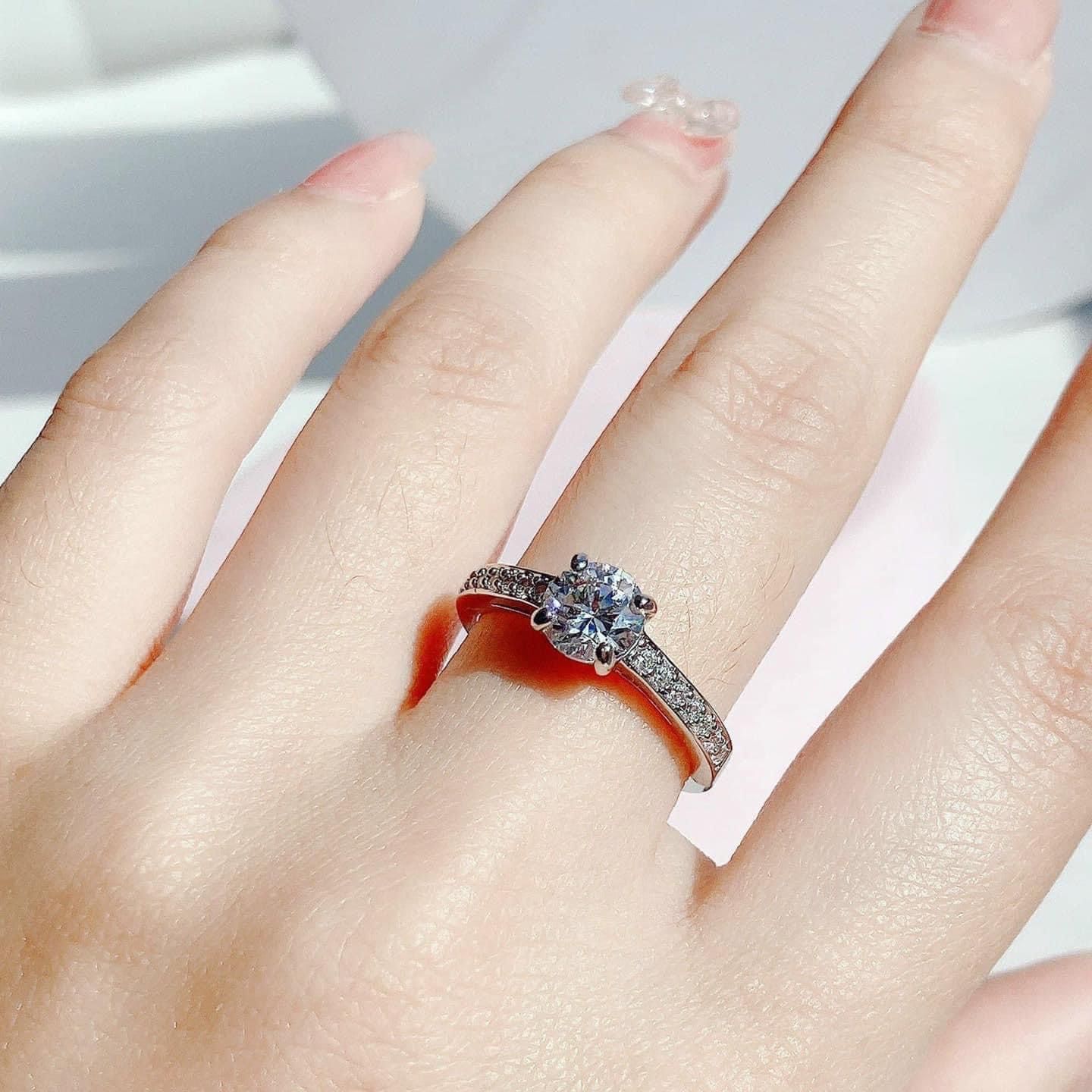 Nhẫn Swarovski Attract màu trắng - Swarovski Attract ring Round cut, Pavé, White, Rhodium plated