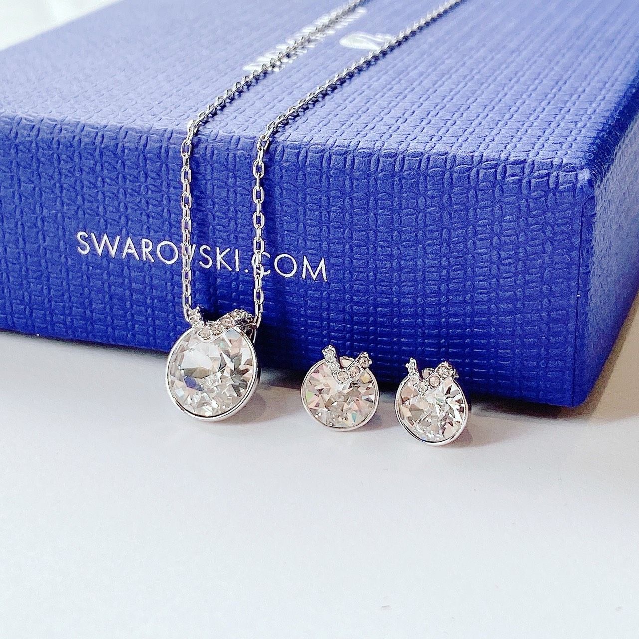 Set Swarovski Bella V trắng - Swarovski Bella V set Round cut, White, Rhodium plated