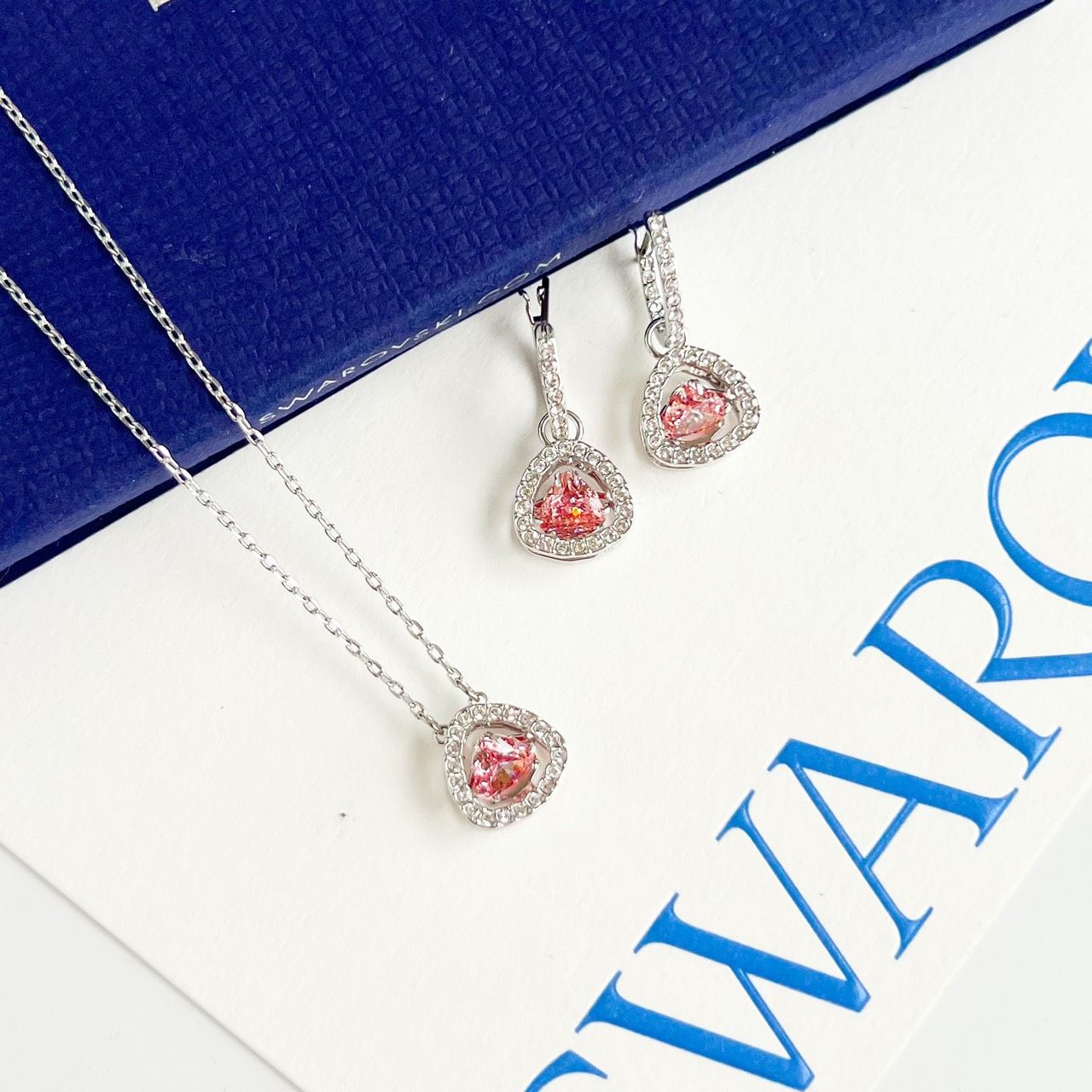 Set dây chuyền khuyên tai Swarovski đá nhảy hồng Millenia - Swarovski Millenia set Trilliant cut, Pink, Rhodium plated