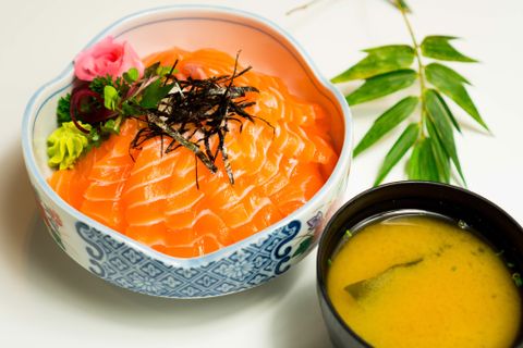 サーモン丼/ Salmon Rice Bowl | Cơm Cá Hồi