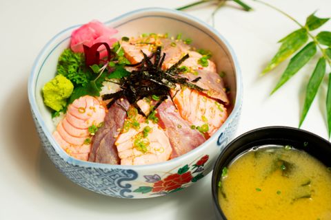 炙り丼 / Grilled Half-dried Fish Rice Bowl | Cơm Cá Ngừ, Cá Hồi Nướng Tái