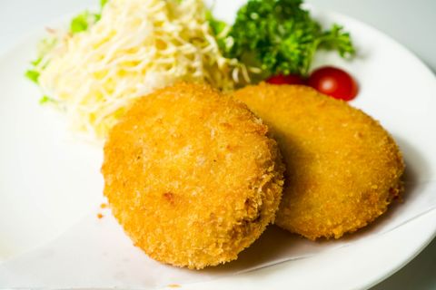 牛コロッケ/ Beef Croquette | Khoai Tây Nghiền Với Thịt Bò Chiên Xù