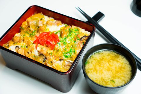 親子丼/ Chicken And Egg Rice Bowl | Cơm Thịt Gà Hầm Trứng