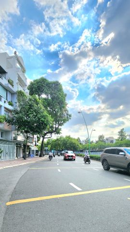Bán nhà MTKD Trường Sa, Phú Nhuận, DT 4,5x23m (350,4m2), 5 tầng. ĐCT 80tr/tháng, giá 28,9 tỷ