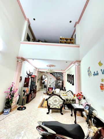 Cho thuê nhà nguyên căn HXH 95 Lê Văn Lương, Tân Kiểng. DT 4x28m, 3 tầng (sân rộng). Giá 25tr/tháng