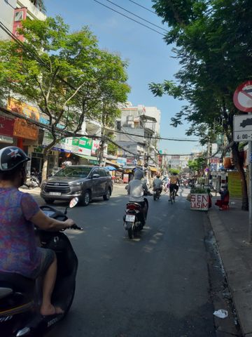 nhà cấp 4 mặt tiền đường Nguyễn Trọng Tuyển, DT 5.2x25, giá 20,5 tỷ