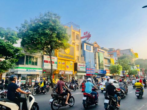 Cần bán nhà mặt tiền đường Nguyễn Kiệm, Phú Nhuận, diện tích 197m2, giá 26,5 tỷ TL