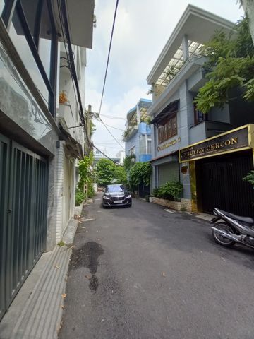 Bán nhà khu biệt thự Nguyễn Trọng Tuyển, DT 7.5x14, 3 tầng, giá 20,8 tỷ