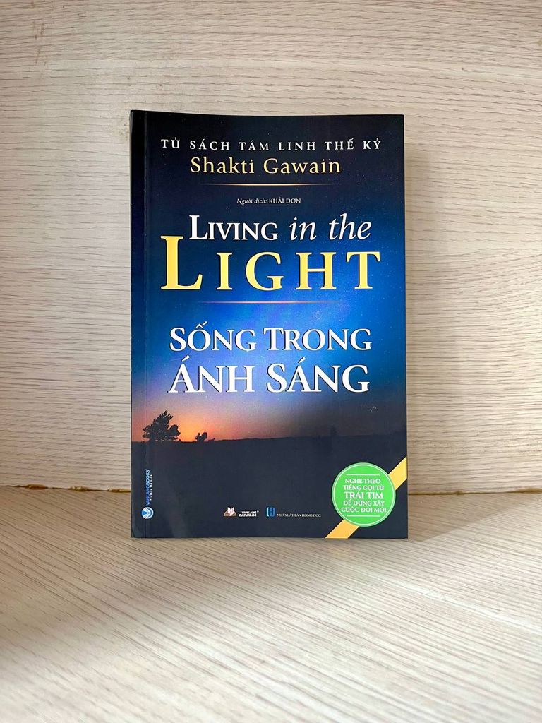 Tủ Sách Tâm Linh Thế Kỷ - Sống Trong Ánh Sáng  - Vanlangbooks