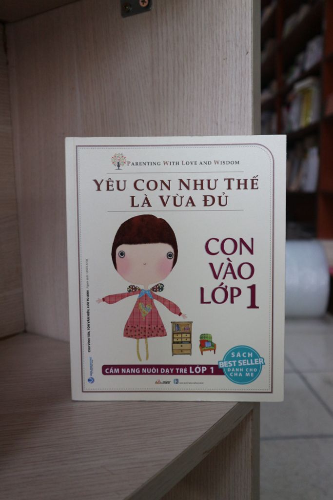 Yêu Con Như Thế Nào Là Vừa Đủ - Con Vào Lớp 1 (Cẩm Nang Nuôi Dạy Trẻ Lớp 1) - Vanlangbooks