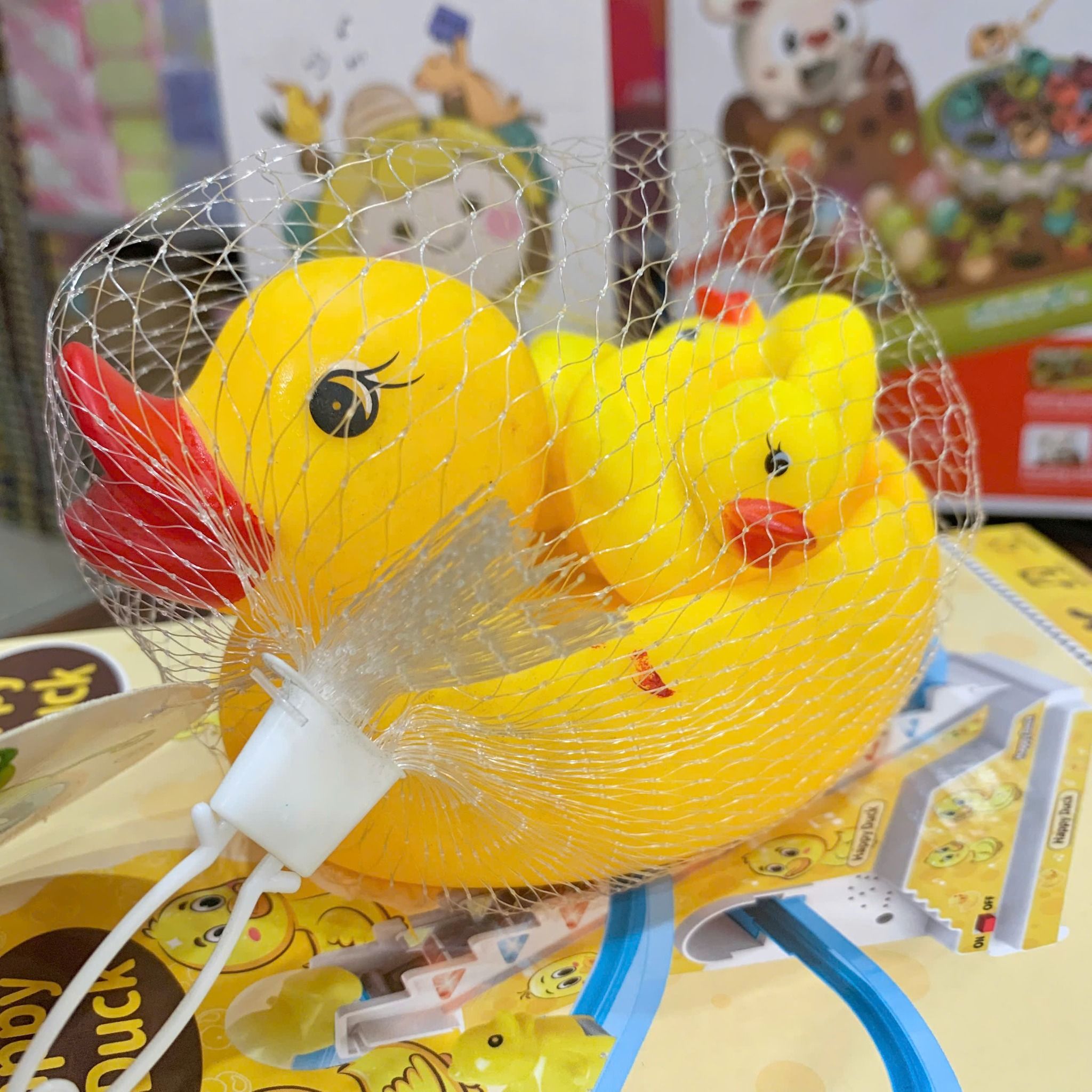 Đồ chơi vịt con thả bồn tắm