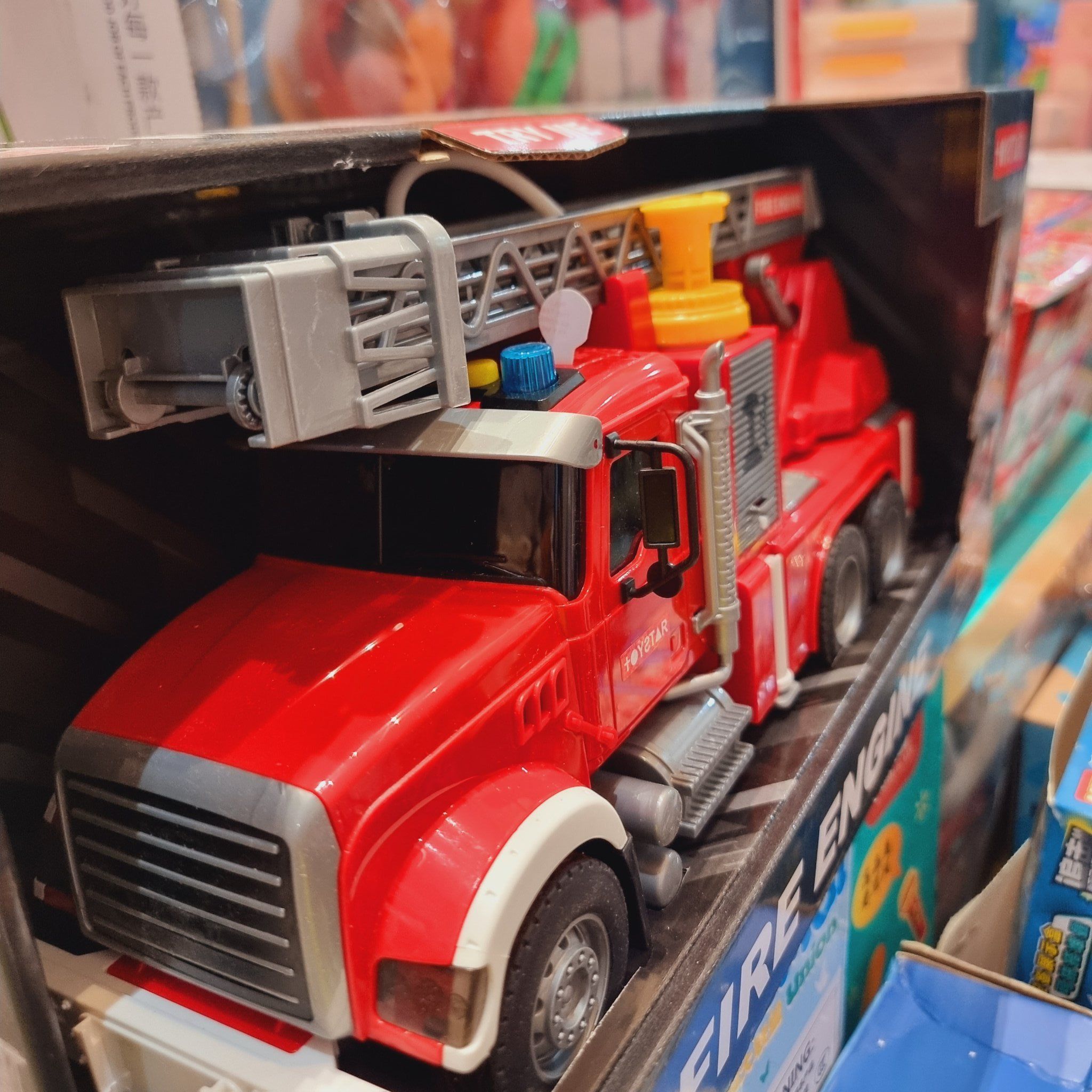 Đồ chơi vận động: Mô hình xe nâng cứu hỏa (Fire engine), dùng pin, 3ages+, No. 666-58P