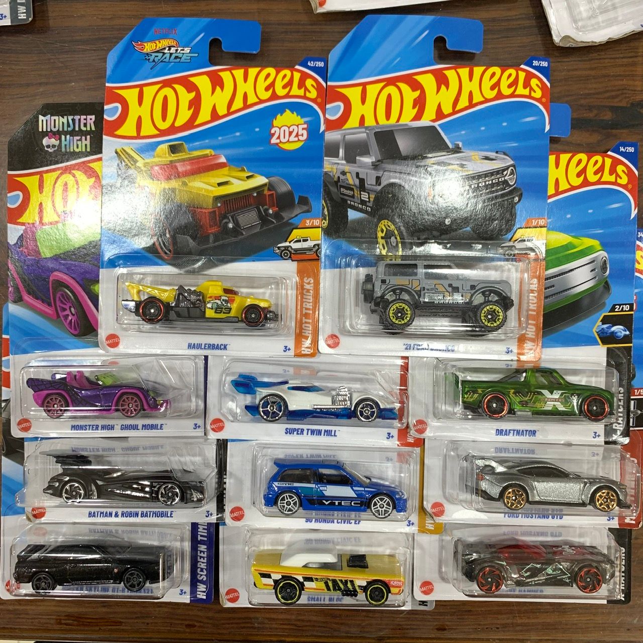 Đồ chơi mô hình : Mô hình xe Bộ sưu tập Hot Wheels nhiều mẫu đa dạng ( giao ngẫu nhiên mẫu )