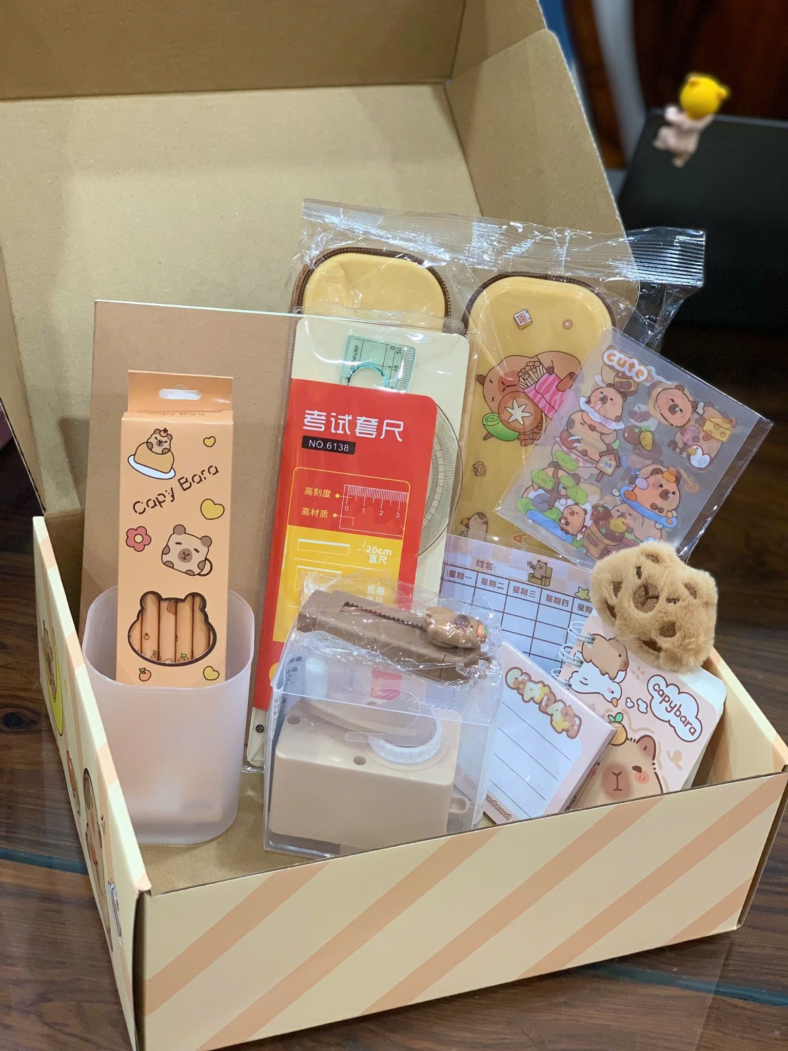 Bộ sưu tập CAPYBARA Hộp quà tặng đồ dùng học tập Capybara rất dễ thương, 6ages+, No. XXTZ-982A