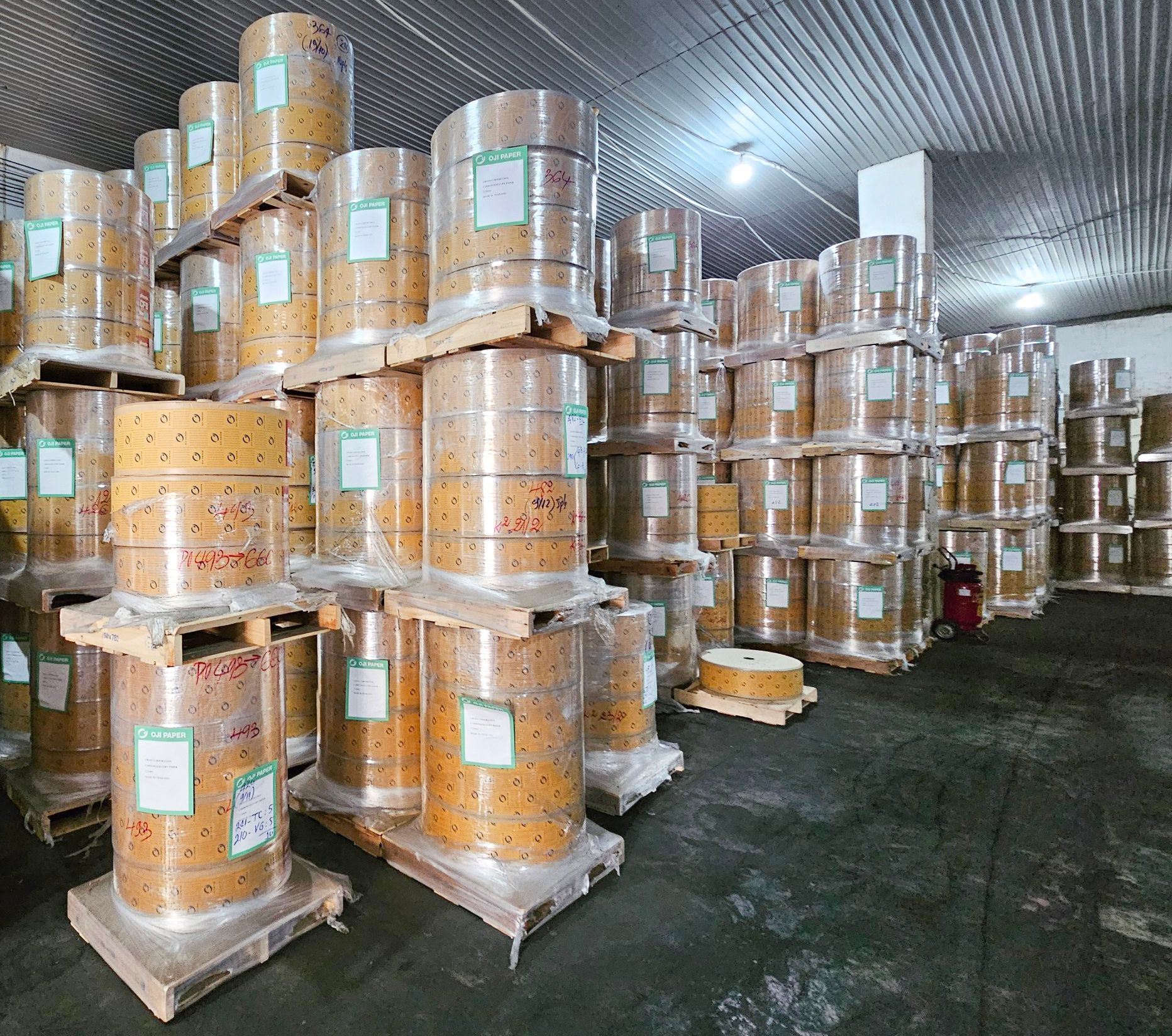 Giấy Carbonless OJI cuộn 381mm