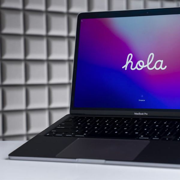 MacBook Pro 13-inch 2022 màn hình hiển thị