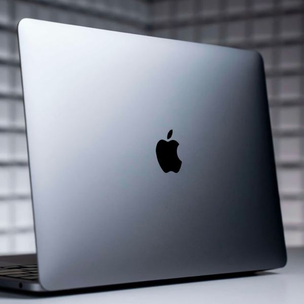 MacBook Pro 13-inch 2022 thiết kế