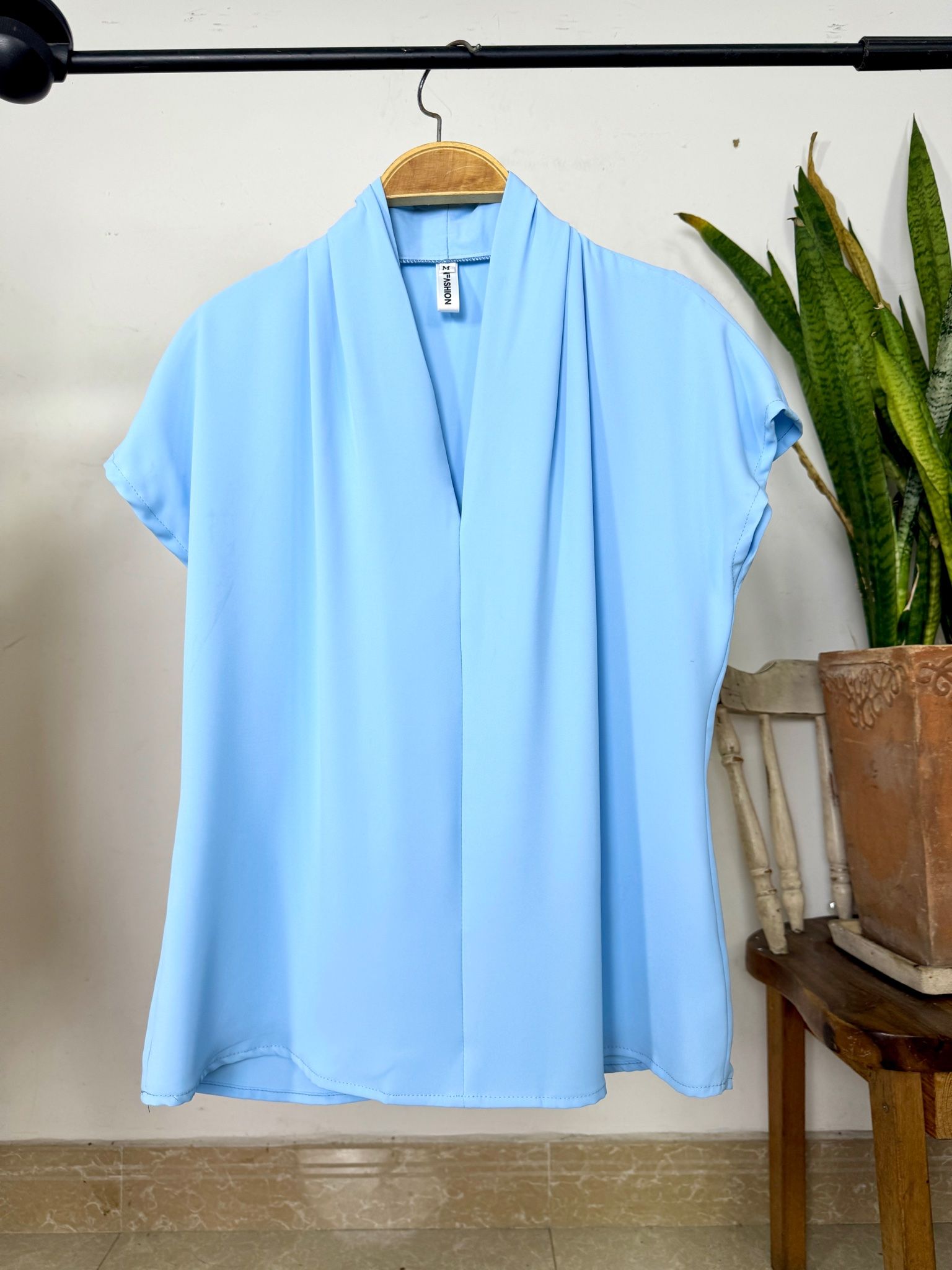 Áo lụa tay liền cổ xếp pli