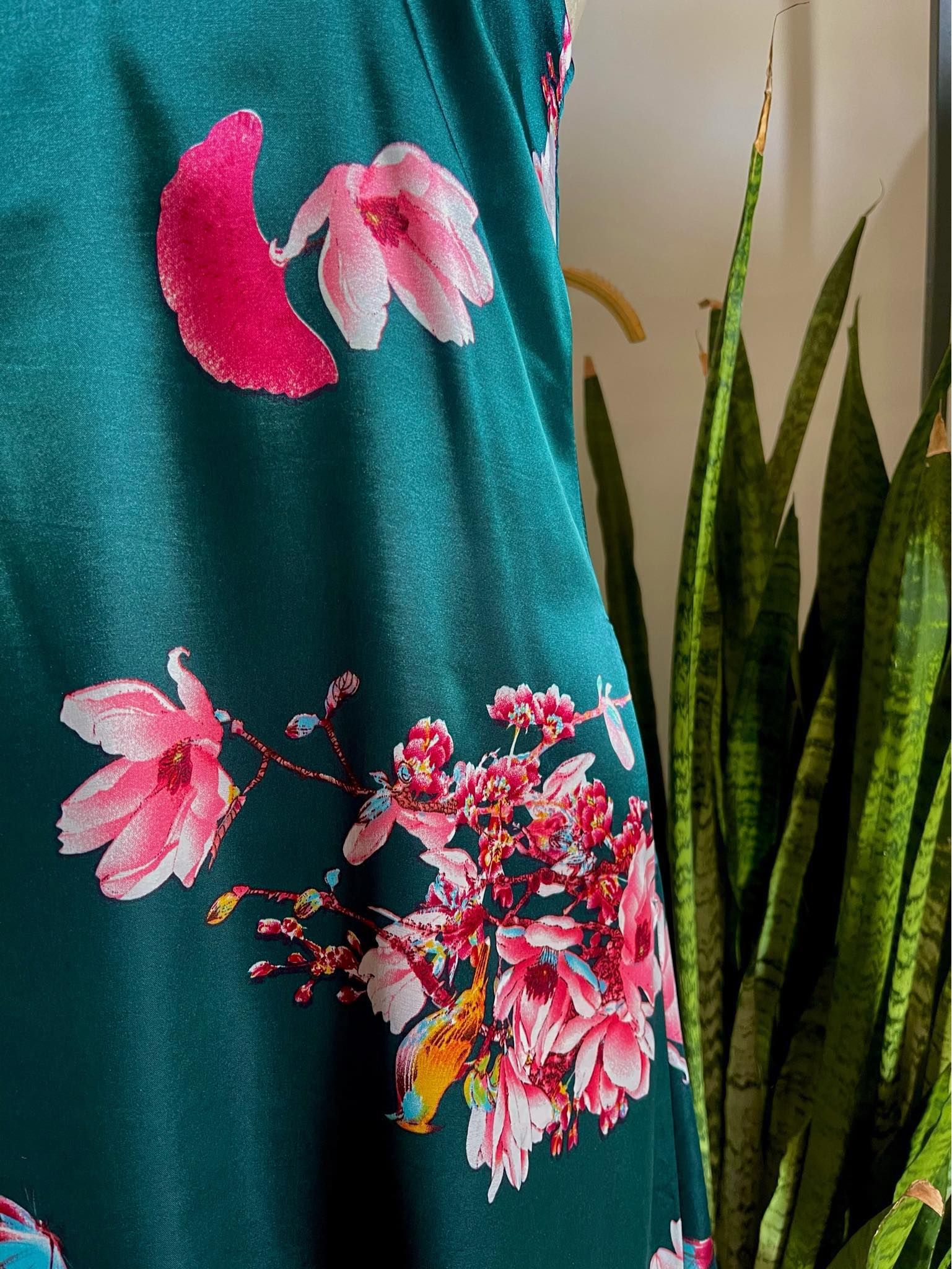 Đầm midi lụa hoa 2 dây Infashion