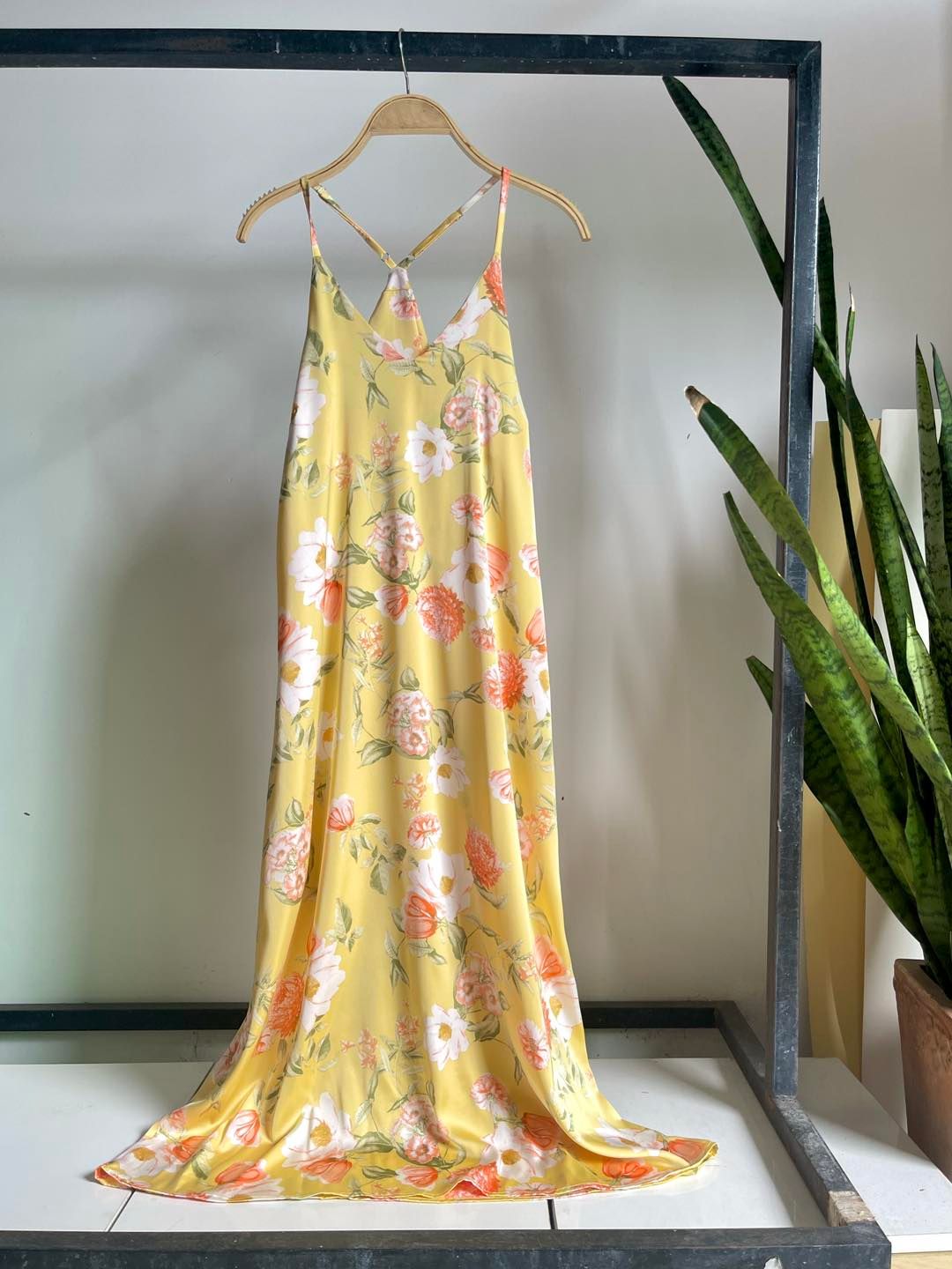 Đầm midi lụa hoa 2 dây Infashion